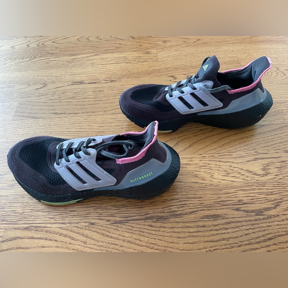 Women’s Adidas Ultraboost 21 running shoes, black & ice purple, size 8